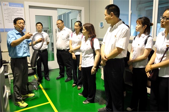 皖南電機許總向來賓介紹先進的檢測設(shè)備 皖南電機許總向來賓介紹先進的檢測設(shè)備