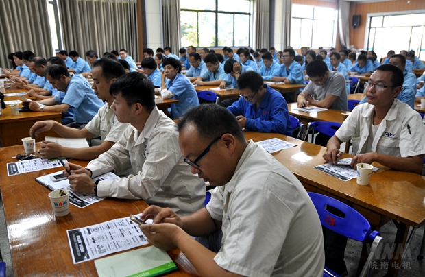 皖南電機員工答題現場