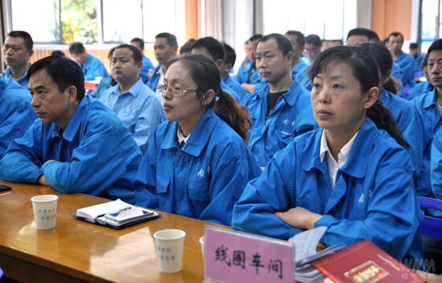 皖南電機員工認真聆聽標兵事跡報告 皖南電機員工認真聆聽標兵事跡報告