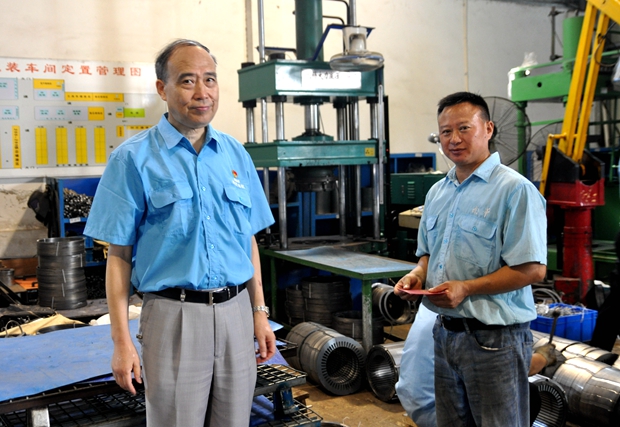 皖南電機黨委管書記在壓鑄車間慰問 皖南電機黨委管書記在壓鑄車間慰問