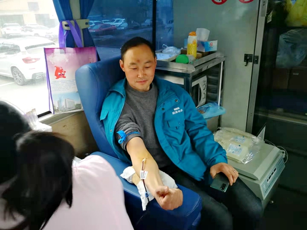 皖南電機(jī)員工積極獻(xiàn)血 皖南電機(jī)員工積極獻(xiàn)血