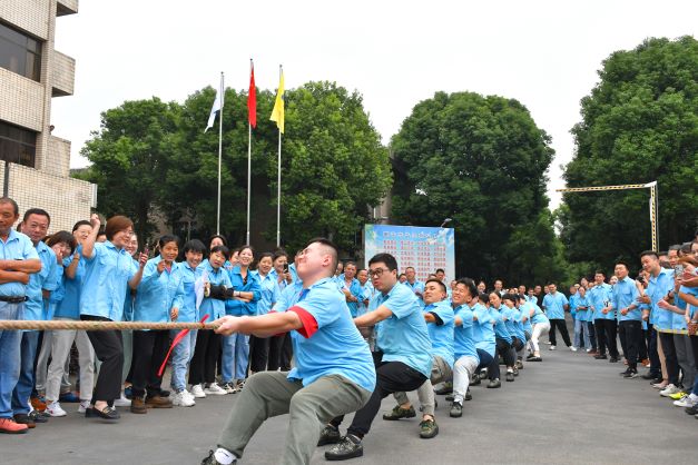 皖南電機舉辦“迎國慶”員工拔河比賽; 皖南電機舉辦“迎國慶”員工拔河比賽;